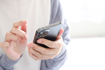 美容師がSNS（TwitterやThreads）でお客様に対する愚痴やネガティブな投稿をすることの長期的な弊害